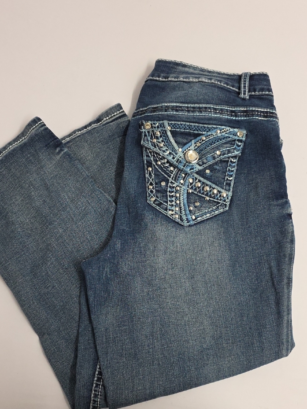 Cato Classic Blue Rhinestone Embroidered Cowgirl Capris Jeans